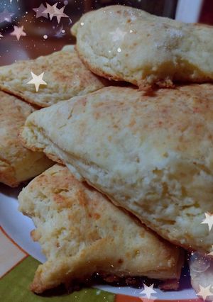 Una foto de Scones de queso 🧀