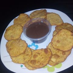 A picture of Milky Cracker With Chocolate Sauce.
