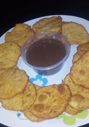 A picture of Milky Cracker With Chocolate Sauce.