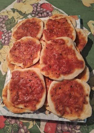Una foto de Pizzetas de avena🍕🍕
