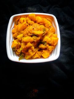 உருளைக்கிழங்கு பிரட்டல் / urulai pirattal recipe in tamil செய்முறை முக்கிய புகைப்படம்