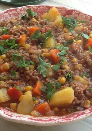 Una foto de Estofado de carne molida y vegetales