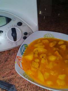 Una foto de Patatas guisadas con carne thermomix