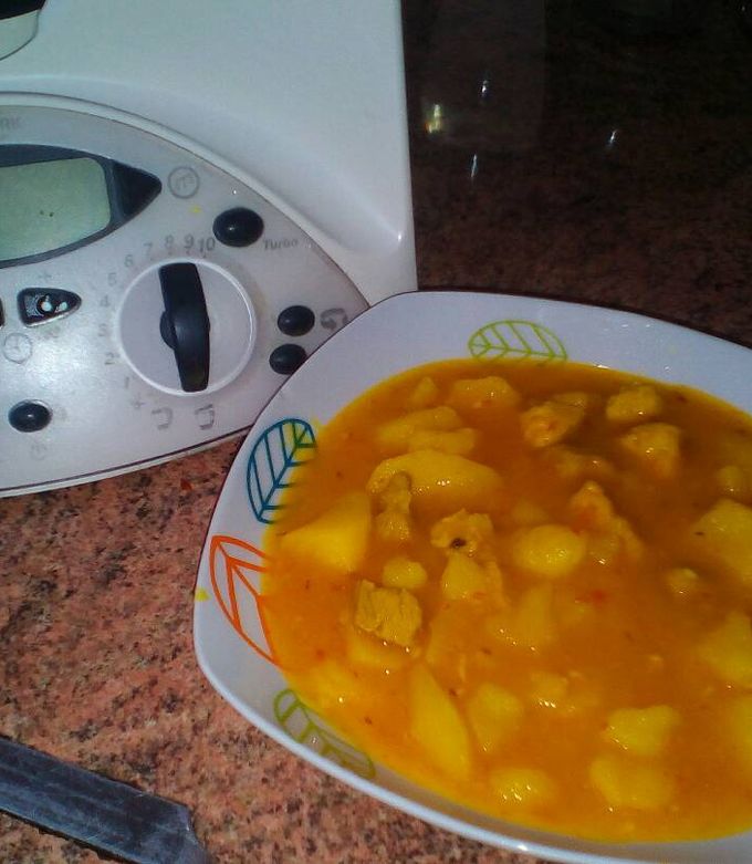 Foto principal de Patatas guisadas con carne thermomix