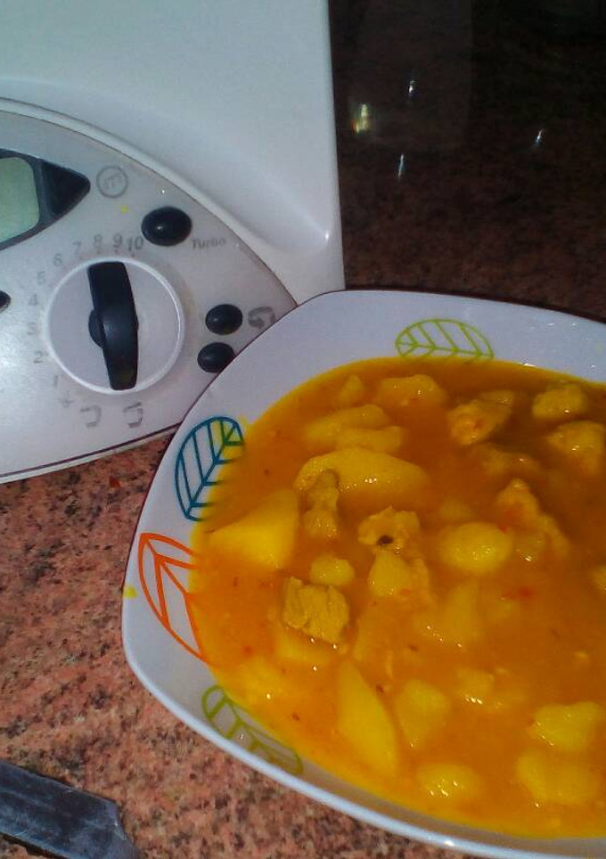 Una foto de Patatas guisadas con carne thermomix