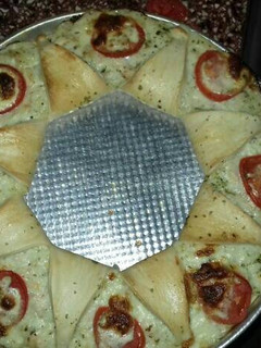 Una foto de Rosca de pollo y salsa blanca con masa para pizza