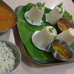 A picture of Authentic Cone idlies!.