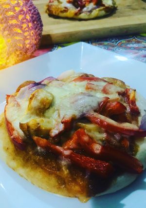 A picture of Mini RED chicken cheese pizza.