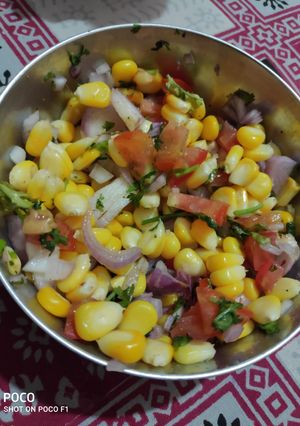 कॉर्न चाट(मेरी 4 वर्ष की बिटिया ने बनाया है) रेसिपी मुख्य फोटो