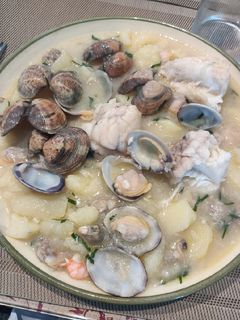 Una foto de Rape con almejas (sin gluten)