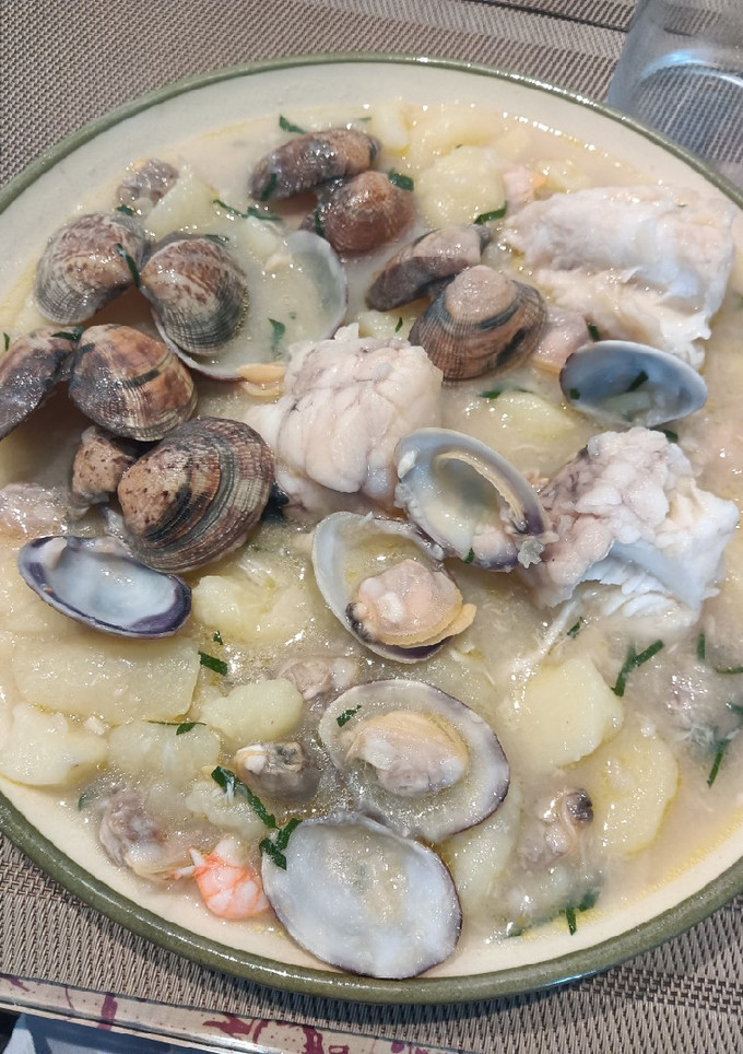 Una foto de Rape con almejas (sin gluten)