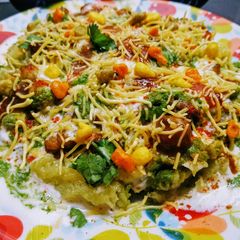 A picture of Aloo Matar Tikki Chole Chaat.