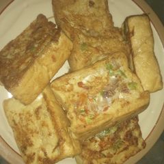A picture of French toast.