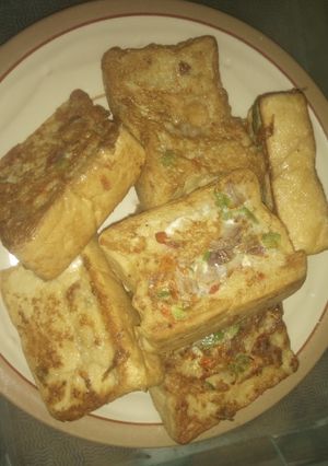 A picture of French toast.