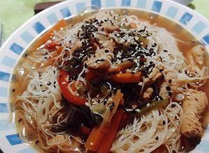 Sopa nutritiva estilo Tailandés Una foto de Sopa nutritiva estilo Tailandés