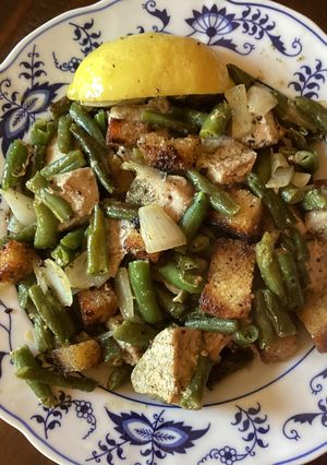 A picture of California Farm Tuna & Green Beans in Butter.