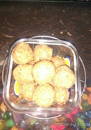 A picture of White til ka laddu.