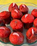 Red velvet cupcakes με κεράσι και σοκολάτα!!!