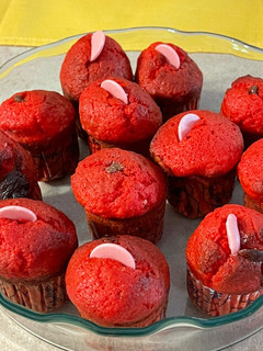 Φωτογραφία της συνταγής Red velvet cupcakes με κεράσι και σοκολάτα!!!