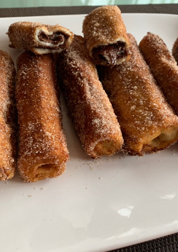 Una foto de Canutillos de torrijas con Nutella