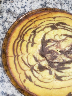 Una foto de Torta marmolada de chocolate y naranja (vegano)