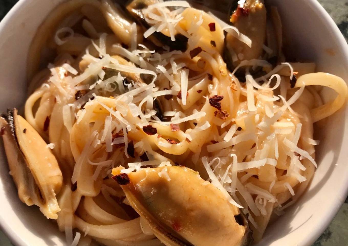 Simple Way to Prepare Homemade Linguine with Mussels