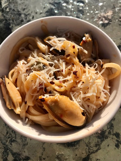 A picture of Linguine with Mussels.