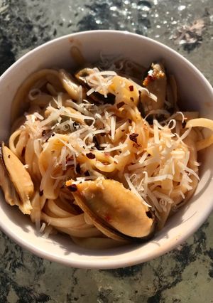 A picture of Linguine with Mussels.