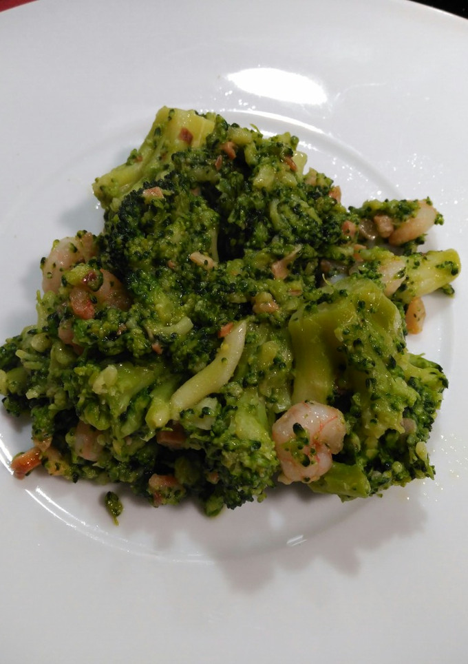 Una foto de Brócoli con gambas