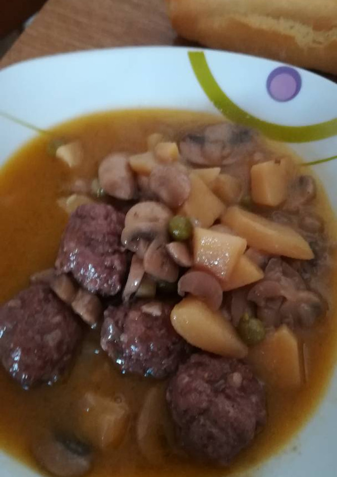 Una foto de Guisado de albóndigas