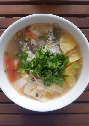 Hình của món Canh cá kình nấu măng chua.