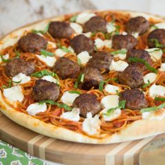 A picture of Spaghetti and Meatball Pizza.