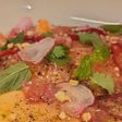 Tiradito de Salmón con Salsa de Cítricos y Miel de Pomelo