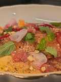 Tiradito de Salmón con Salsa de Cítricos y Miel de Pomelo