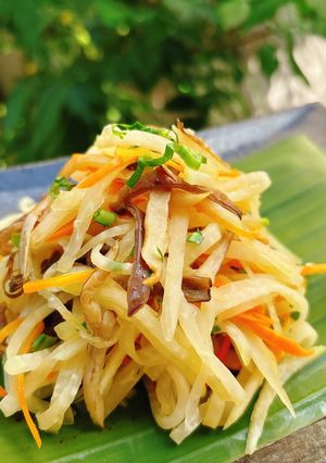 Hình của món Su hào xào chay bếp vườn.