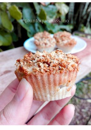 Una foto de Muffins de pera con granola (@untoquemassano)