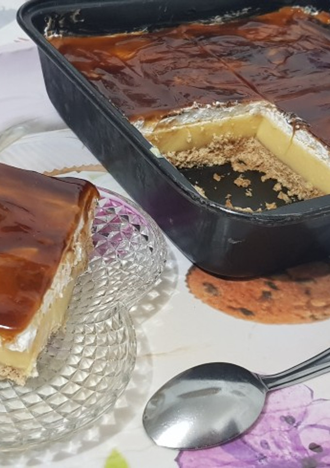 Una foto de Postre con pudding de caramelo