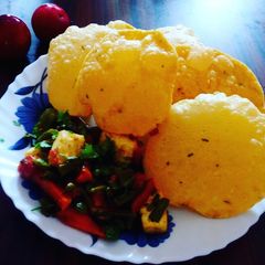 A picture of Mungdal ki puri & mixed sabzi.