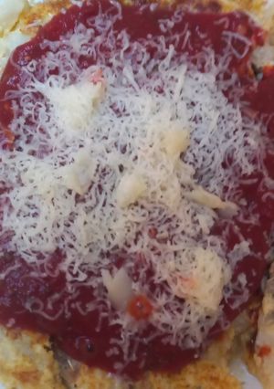 A picture of Keto Cauliflower-Tuna Pizza.