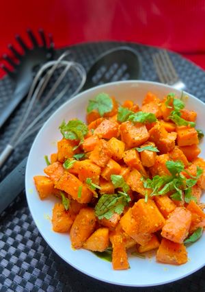 સ્વીટ પોટેટો સ્ટર ફ્રાય(Sweet potato stir fry recipe in Gujarati) રેસીપી મુખ્ય ફોટો