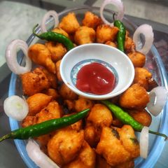 A picture of Mix daal pakodas.