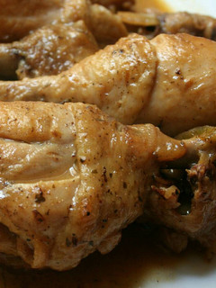 Una foto de Muslos de pollo al orégano con cerveza