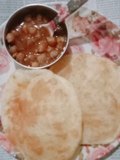 छोले भटूरे (Chole bhature recipe in hindi) रेसिपी मुख्य फोटो
