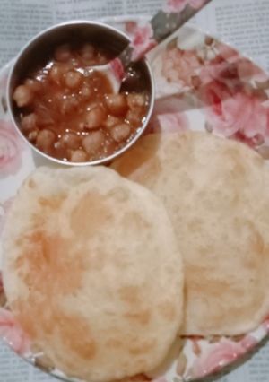 छोले भटूरे (Chole bhature recipe in hindi) रेसिपी मुख्य फोटो