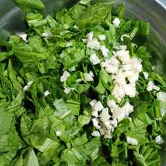 A picture of Ensalada de radicheta y ajo.