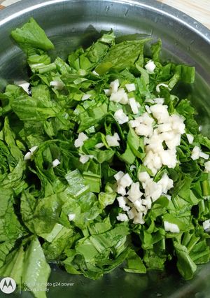 Una foto de Ensalada de radicheta y ajo