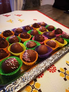 O poză a rețetei Biluțe din blat de tort.