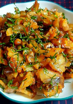 Hình của món Thịt ba chỉ chiên lá chanh.
