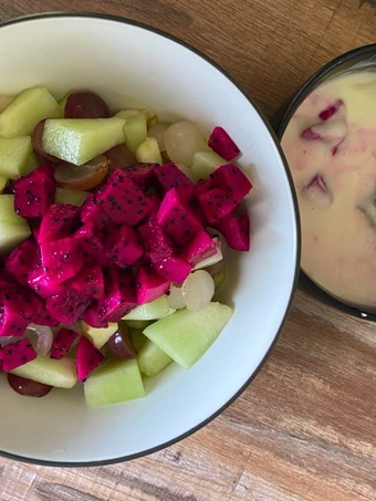 Langkah Mudah untuk Menyiapkan Resep Salad buah dressing yogurt yang Bikin Ngiler Anti Ribet, Mantap