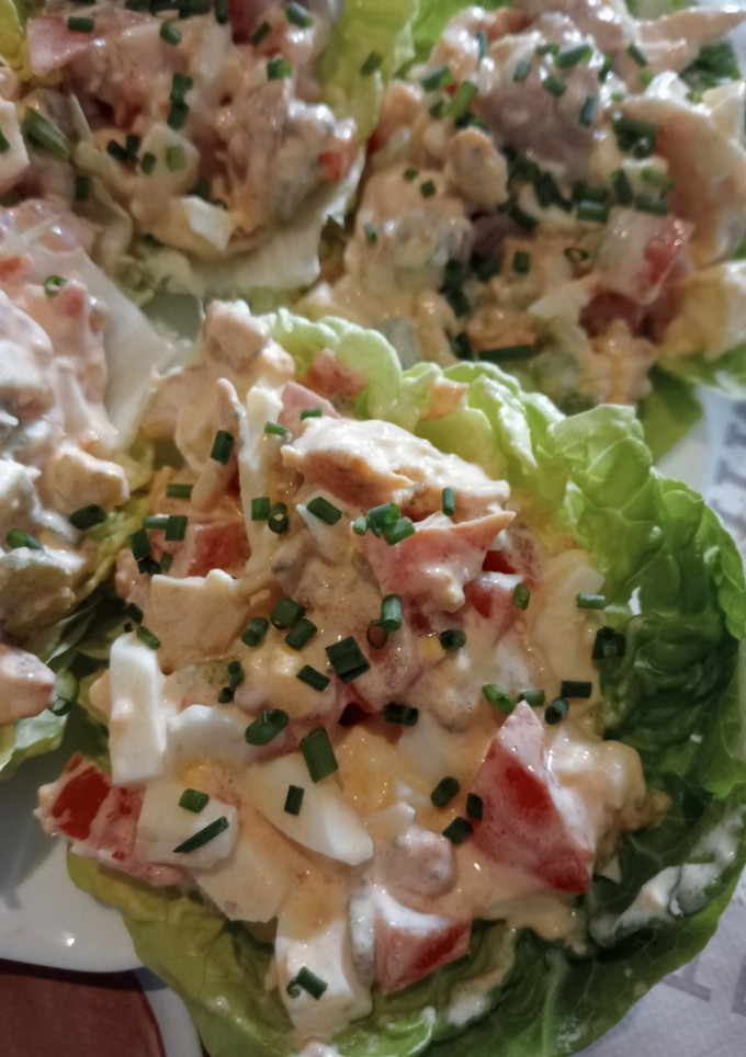 Una foto de Cogollos de lechuga rellenos de carne de pollo y verduras